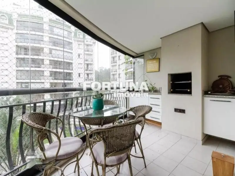 Foto 2 de Apartamento com 3 Quartos para alugar, 137m² em Vila Sao Francisco, São Paulo