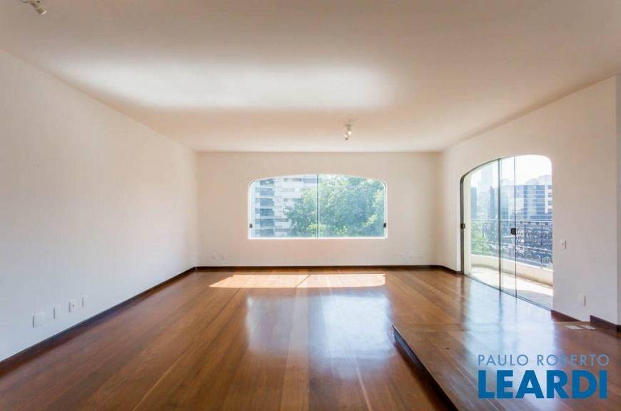 Foto 4 de Apartamento com 4 Quartos à venda, 232m² em Pinheiros, São Paulo