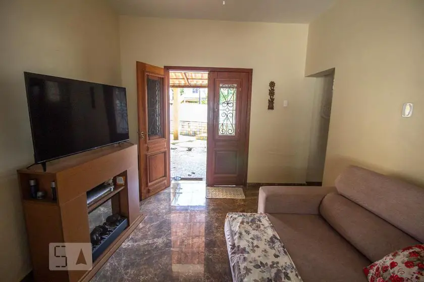 Foto 2 de Casa com 3 Quartos para alugar, 140m² em Chácaras Rio-Petrópolis, Duque de Caxias