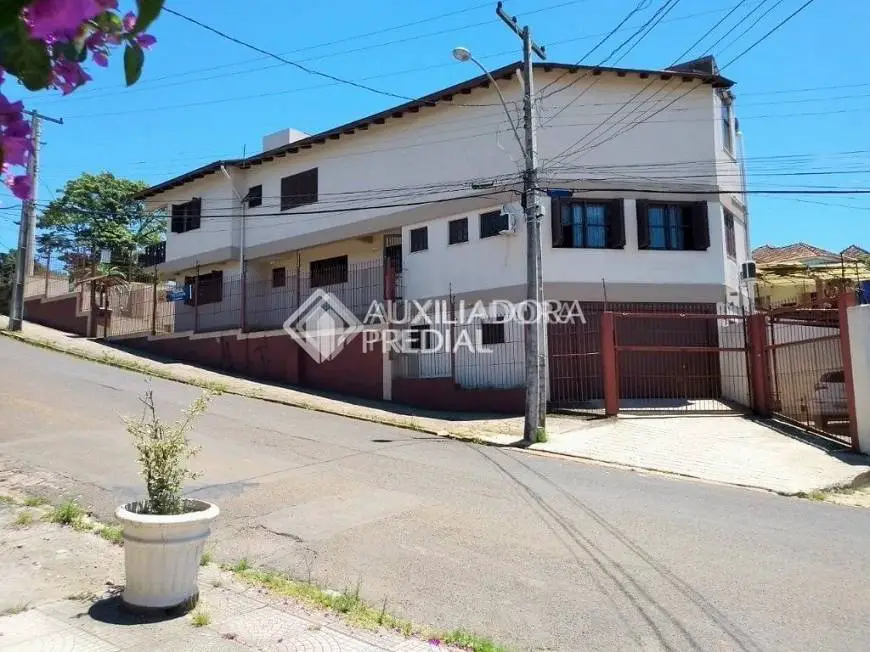 Foto 1 de Casa com 4 Quartos à venda, 360m² em Teresópolis, Porto Alegre