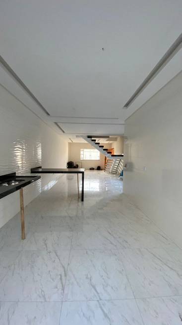 Foto 2 de Sobrado com 3 Quartos à venda, 110m² em Vila Tupi, Praia Grande