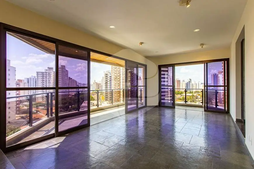 Foto 2 de Apartamento com 2 Quartos à venda, 158m² em Cambuí, Campinas