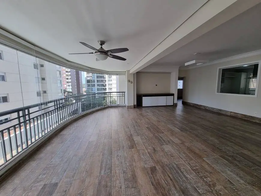 Foto 1 de Apartamento com 3 Quartos para alugar, 136m² em Campo Belo, São Paulo