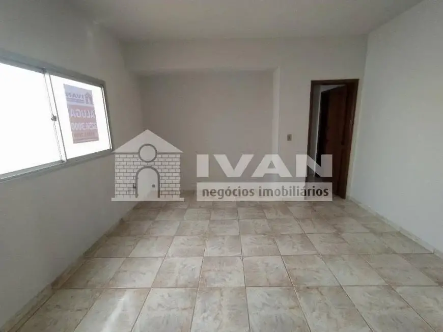 Foto 4 de Casa com 3 Quartos para alugar, 120m² em Centro, Uberlândia