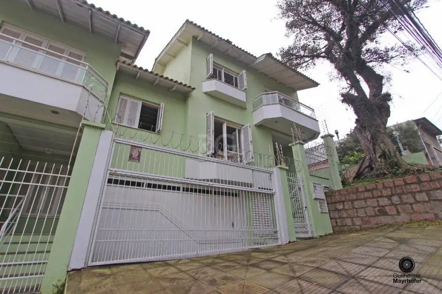 Foto 1 de Casa com 3 Quartos à venda, 246m² em Medianeira, Porto Alegre
