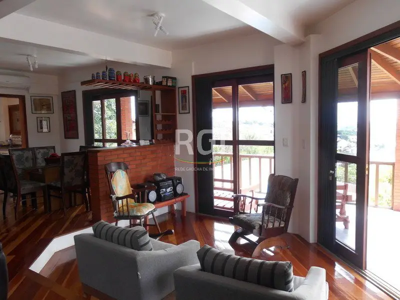 Foto 3 de Casa com 3 Quartos à venda, 430m² em Vila Nova, Porto Alegre
