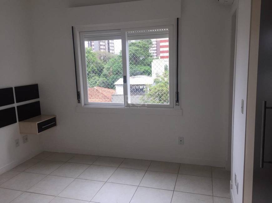 Foto 3 de Apartamento com 2 Quartos para alugar, 80m² em Santa Cecília, Porto Alegre