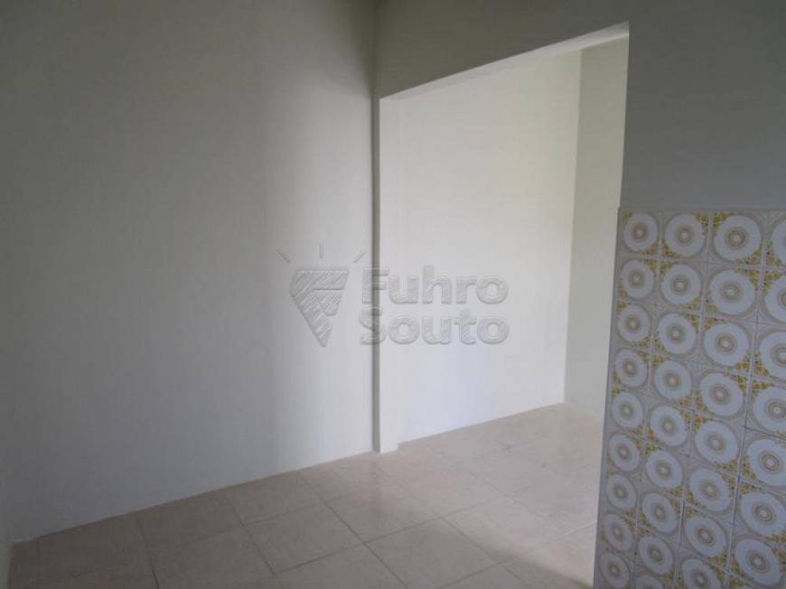 Foto 5 de Casa com 1 Quarto para alugar, 10m² em Centro, Pelotas