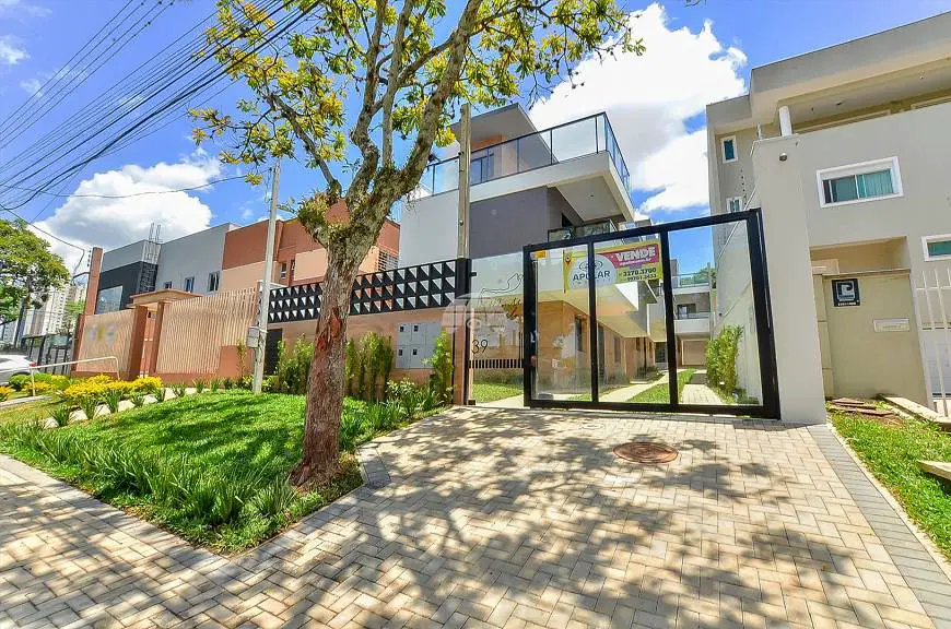 Foto 1 de Casa com 3 Quartos à venda, 198m² em Água Verde, Curitiba