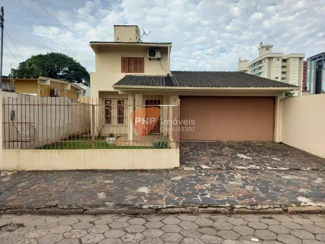 Foto 1 de Casa com 3 Quartos à venda, 200m² em Centro, Araranguá