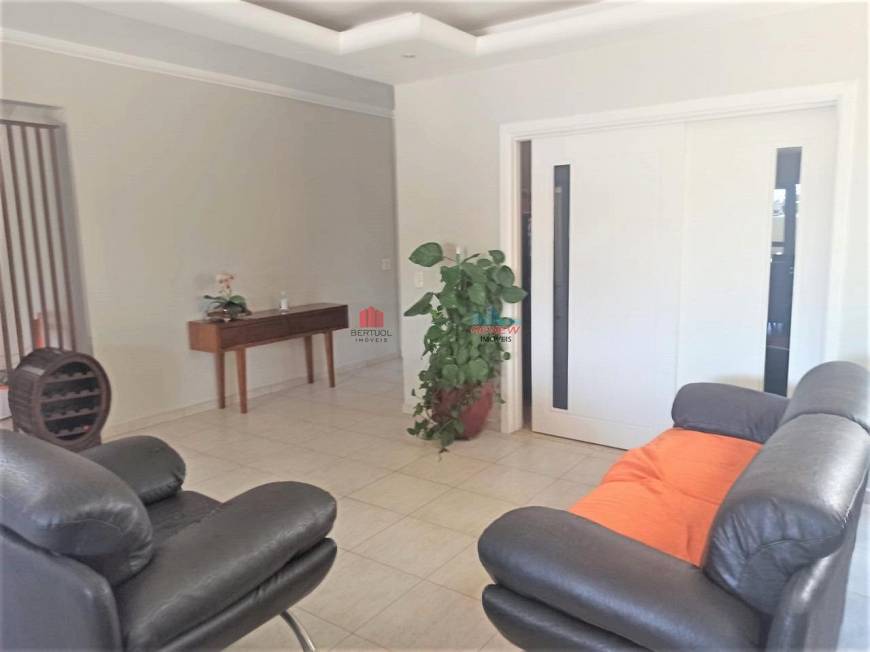 Foto 3 de Casa com 3 Quartos à venda, 337m² em Condomínio Residencial Oruam, Valinhos