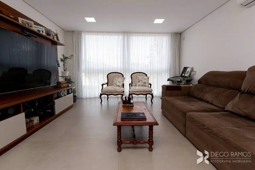 Foto 4 de Casa com 3 Quartos à venda, 211m² em Ipanema, Porto Alegre