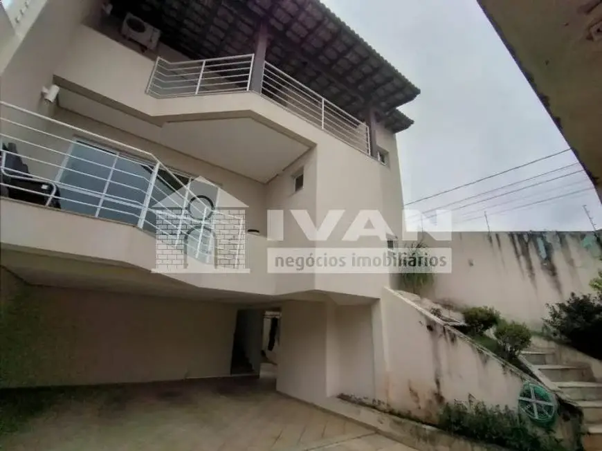 Foto 1 de Casa com 3 Quartos para alugar, 352m² em Vigilato Pereira, Uberlândia