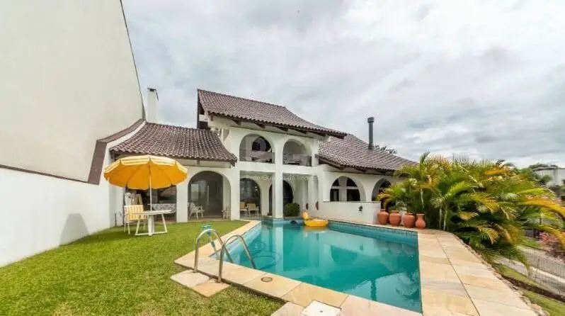 Foto 2 de Casa com 3 Quartos à venda, 456m² em Vila Assunção, Porto Alegre