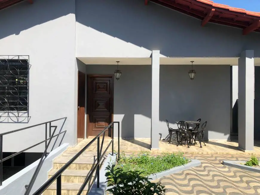 Foto 1 de Casa com 4 Quartos para alugar, 236m² em Santa Rosa, Belo Horizonte