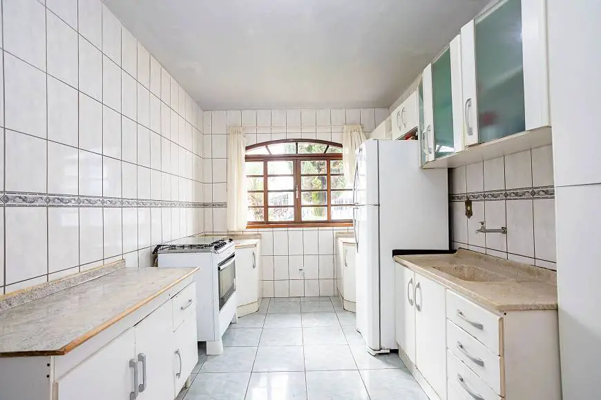 Foto 2 de Casa com 5 Quartos à venda, 240m² em Sitio Cercado, Curitiba