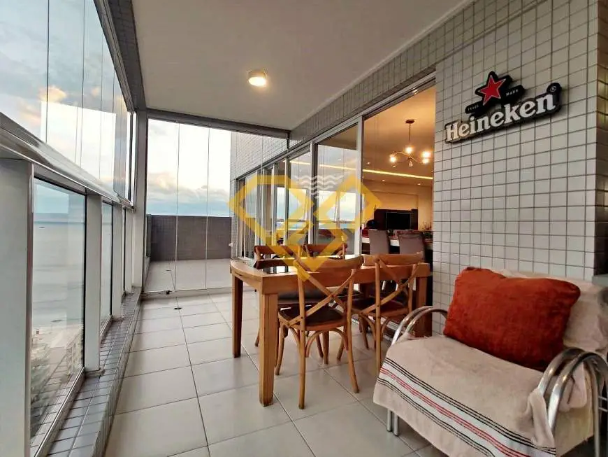 Foto 3 de Apartamento com 4 Quartos à venda, 235m² em Embaré, Santos