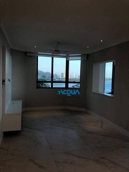 Foto 2 de Apartamento com 4 Quartos à venda, 235m² em Morro do Maluf, Guarujá