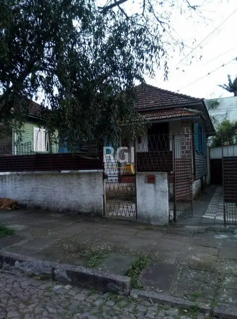 Foto 1 de Casa com 2 Quartos à venda, 300m² em Teresópolis, Porto Alegre