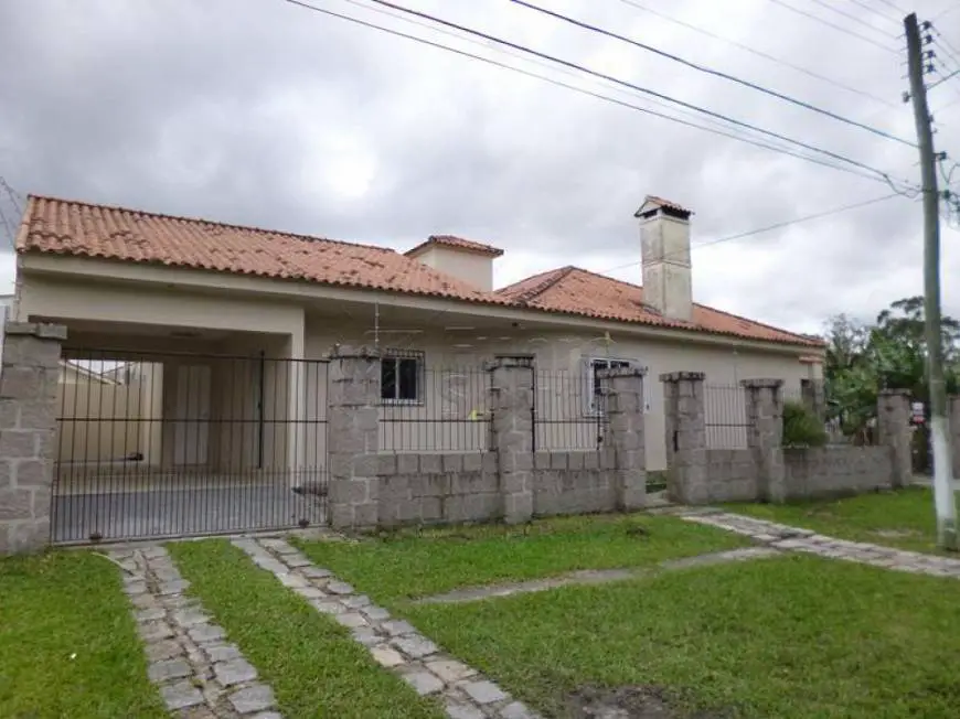 Foto 1 de Casa com 3 Quartos para alugar, 10m² em Laranjal, Pelotas