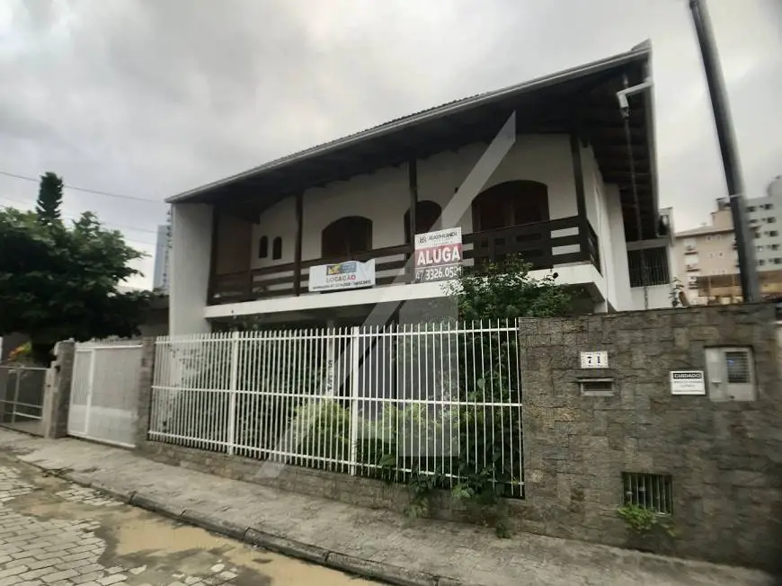 Foto 1 de Casa com 4 Quartos para alugar, 240m² em Vila Nova, Blumenau