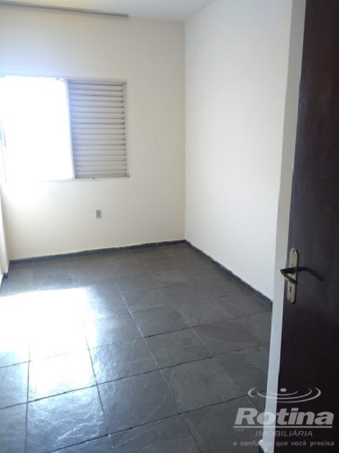 Foto 5 de Apartamento com 3 Quartos para alugar, 100m² em Martins, Uberlândia