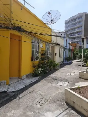 Foto 1 de Casa com 1 Quarto para alugar, 120m² em  Vila Valqueire, Rio de Janeiro