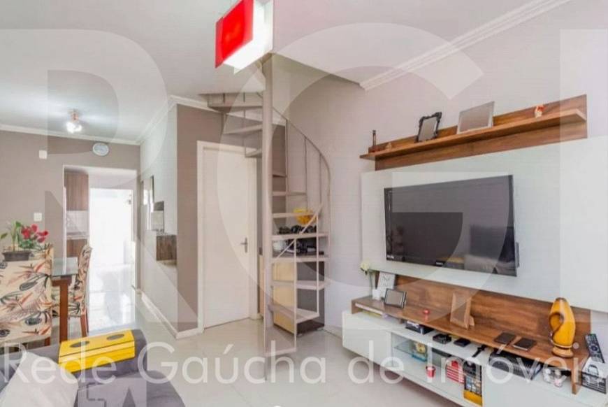 Foto 2 de Casa com 2 Quartos à venda, 79m² em Alto Petrópolis, Porto Alegre