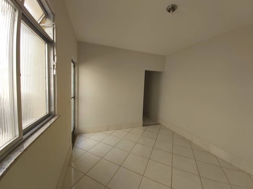 Foto 2 de Casa com 2 Quartos para alugar, 59m² em  Vila Valqueire, Rio de Janeiro