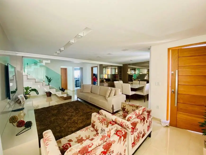Foto 1 de Casa com 3 Quartos à venda, 302m² em Diamante, Belo Horizonte