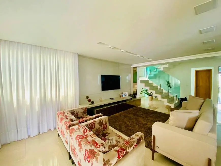 Foto 2 de Casa com 3 Quartos à venda, 302m² em Diamante, Belo Horizonte