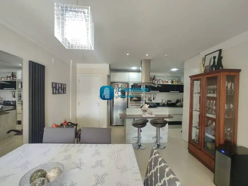 Foto 2 de Apartamento com 3 Quartos à venda, 102m² em Kobrasol, São José