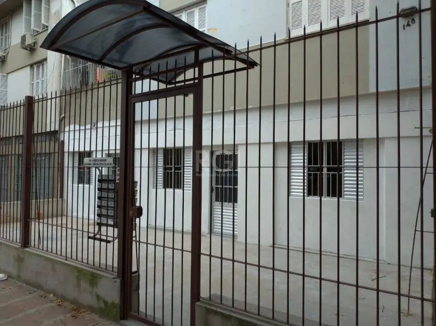 Foto 2 de Apartamento com 4 Quartos à venda, 100m² em Petrópolis, Porto Alegre