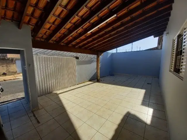 Foto 2 de Casa com 2 Quartos à venda, 250m² em Laranjeiras, Uberlândia