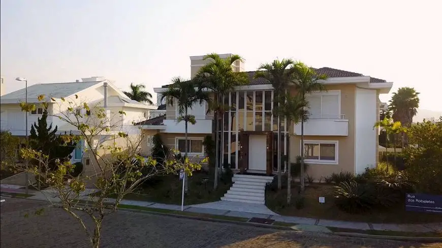 Foto 2 de Casa com 5 Quartos à venda, 436m² em Jurerê, Florianópolis
