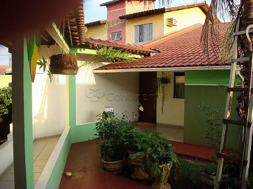 Foto 3 de Casa com 3 Quartos à venda, 221m² em Jardim Caramurú, Dourados