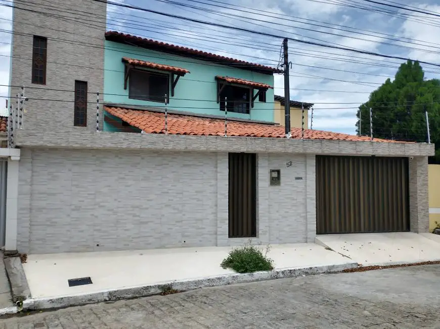 Foto 1 de Casa com 4 Quartos à venda, 235m² em Barro Duro, Maceió