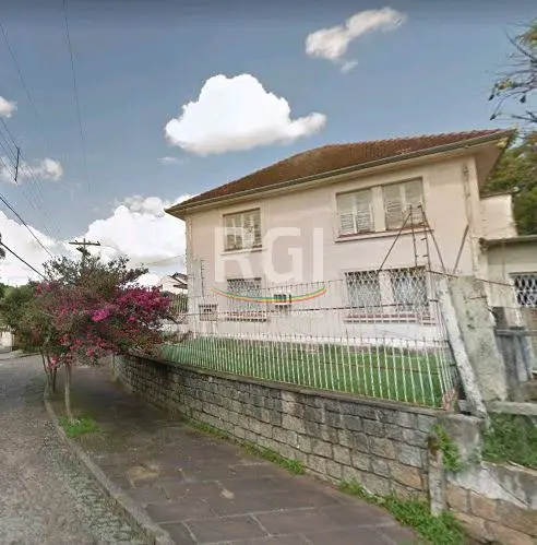 Foto 1 de Casa com 3 Quartos à venda, 450m² em Teresópolis, Porto Alegre