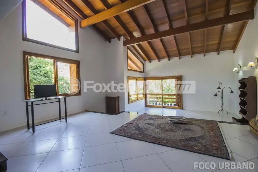 Foto 3 de Casa com 3 Quartos à venda, 400m² em Guarujá, Porto Alegre