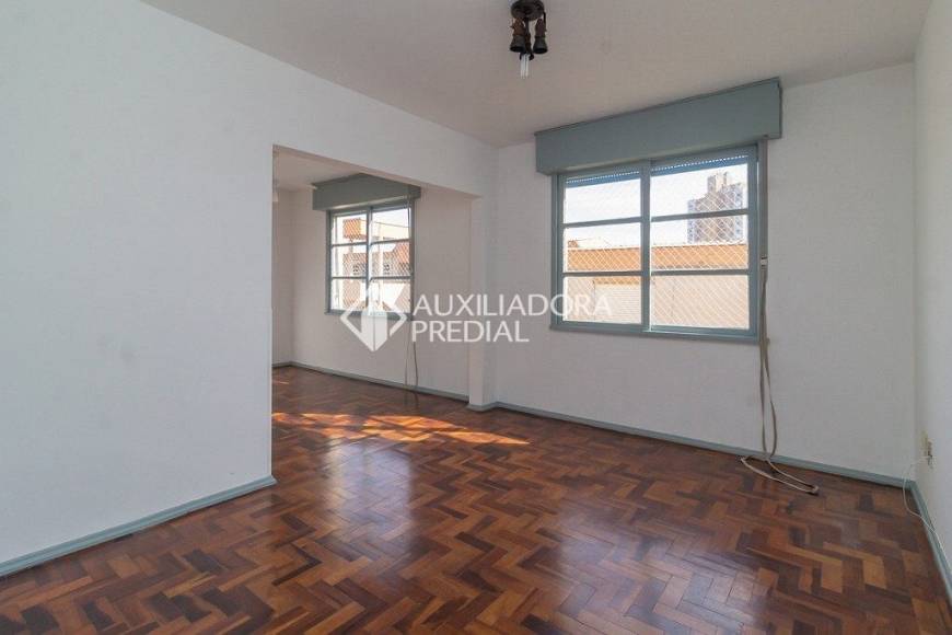 Foto 2 de Apartamento com 3 Quartos à venda, 76m² em Cristal, Porto Alegre