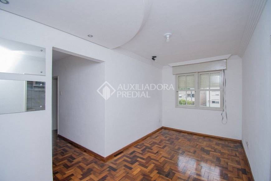Foto 1 de Apartamento com 3 Quartos para alugar, 79m² em Petrópolis, Porto Alegre