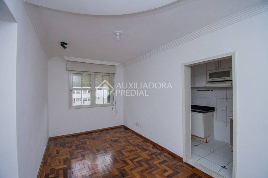 Foto 2 de Apartamento com 3 Quartos para alugar, 79m² em Petrópolis, Porto Alegre