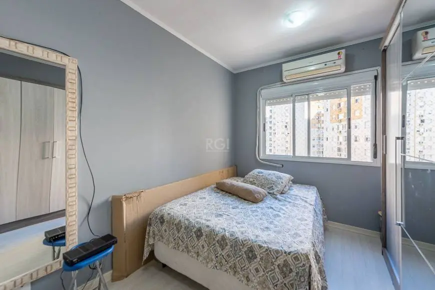 Foto 3 de Apartamento com 3 Quartos à venda, 66m² em Santo Antônio, Porto Alegre