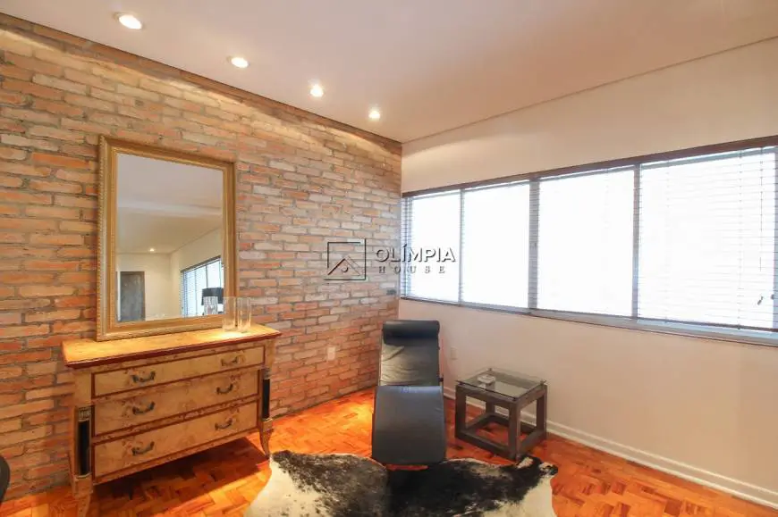 Foto 1 de Apartamento com 2 Quartos para alugar, 135m² em Bela Vista, São Paulo