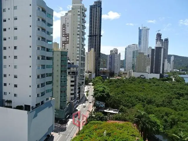 Foto 1 de Apartamento com 3 Quartos à venda, 259m² em Centro, Balneário Camboriú