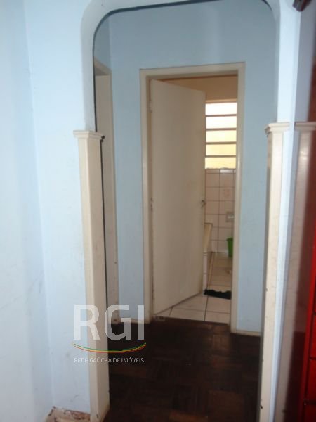 Foto 3 de Apartamento com 3 Quartos à venda, 75m² em Navegantes, Porto Alegre