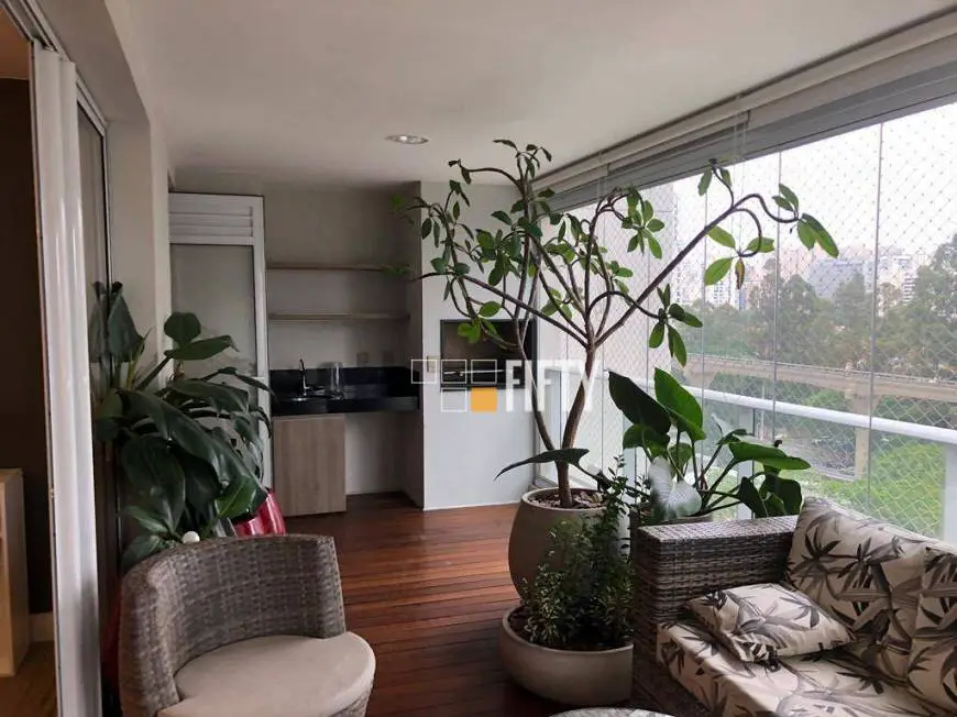 Foto 1 de Apartamento com 3 Quartos para alugar, 134m² em Brooklin, São Paulo