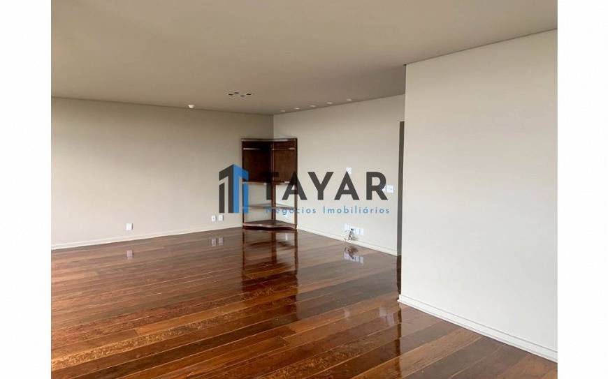 Foto 4 de Apartamento com 3 Quartos para alugar, 235m² em Jardim Europa, São Paulo