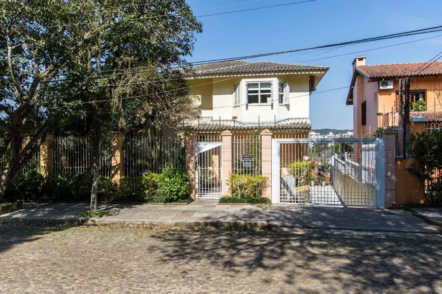 Foto 2 de Sobrado com 4 Quartos à venda, 239m² em Vila Assunção, Porto Alegre