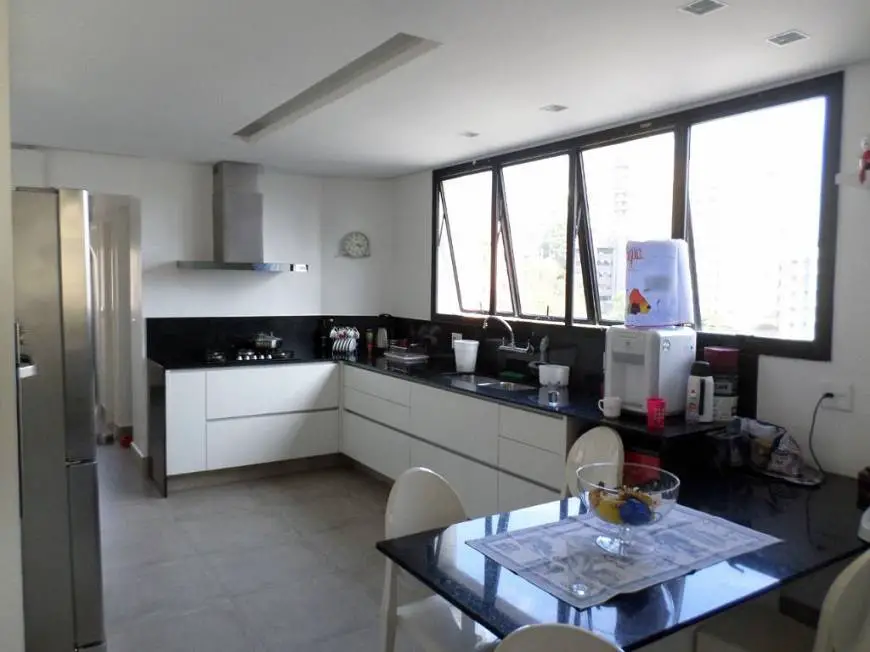 Foto 1 de Apartamento com 4 Quartos à venda, 202m² em Jardim Londrina, São Paulo